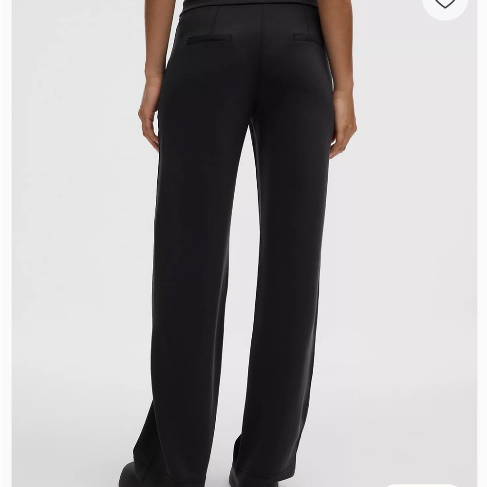 $128 NEW Lululemom Softstreme mid rise Pintuck Black XL Short - Picture 2 of 8